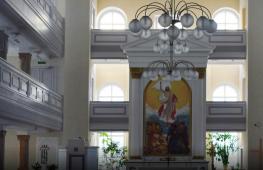 Shëtitjet në Shën Petersburg: Sheshi i Shën Isakut dhe një kishë e vogël finlandeze